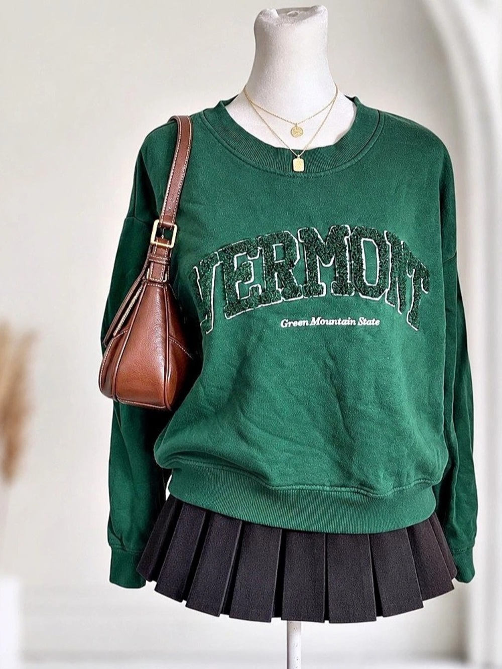 H&M Vermont Green Mountain State Collegiate Crewneck Sweatshirt Size M